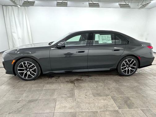 Dravit Grey Metallic 2026 BMW 740 xDrive