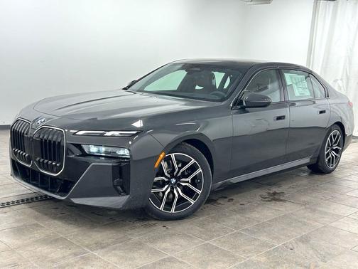 Dravit Grey Metallic 2026 BMW 740 xDrive
