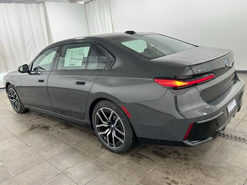 Dravit Grey Metallic 2026 BMW 740 xDrive