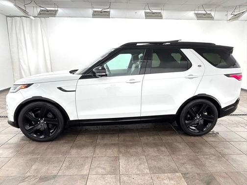Fuji White 2023 Land Rover Discovery P360 HSE R-Dynamic