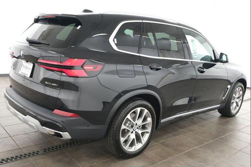 Black Sapphire Metallic 2026 BMW X5 xDrive40i