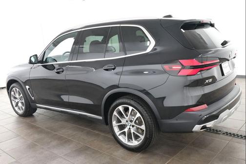 Black Sapphire Metallic 2026 BMW X5 xDrive40i