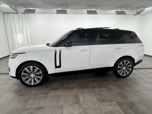 2023 Land Rover Range Rover P530 SE