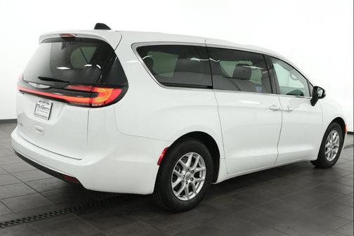 Bright White Clearcoat 2023 Chrysler Pacifica Touring L