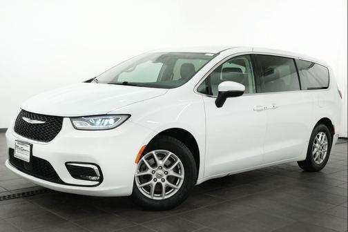 Bright White Clearcoat 2023 Chrysler Pacifica Touring L