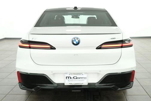 Mineral White Metallic 2026 BMW i7 xDrive60