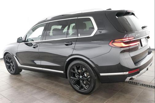 Black Sapphire Metallic 2024 BMW X7 xDrive40i