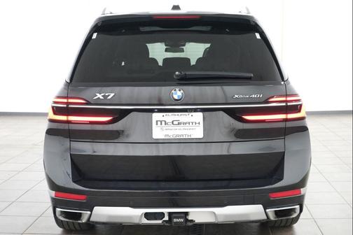 Black Sapphire Metallic 2024 BMW X7 xDrive40i