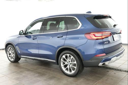 Phytonic Blue Metallic 2023 BMW X5 xDrive40i