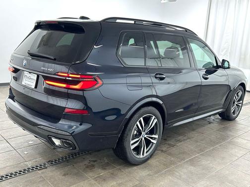 Carbon Black Metallic 2026 BMW X7 xDrive40i
