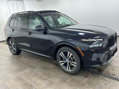 Carbon Black Metallic 2026 BMW X7 xDrive40i