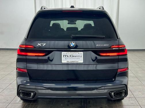 Carbon Black Metallic 2026 BMW X7 xDrive40i