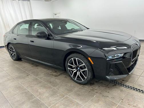 Black Sapphire Metallic 2026 BMW 750e i xDrive