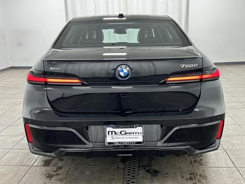 2026 BMW 750e i xDrive