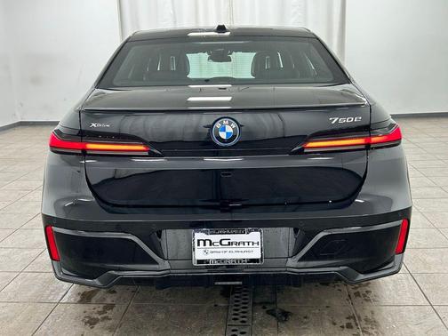 Black Sapphire Metallic 2026 BMW 750e i xDrive