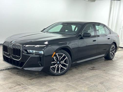 Black Sapphire Metallic 2026 BMW 750e i xDrive