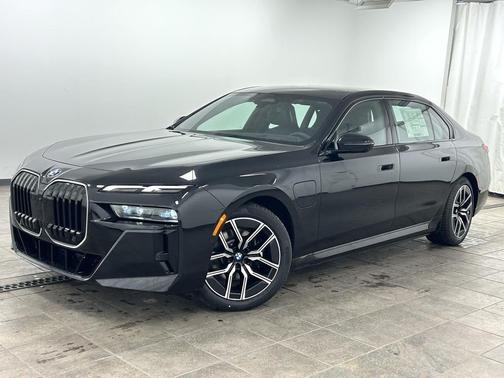 2026 BMW 750e i xDrive