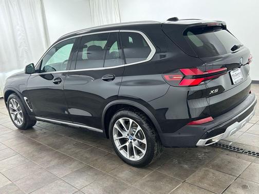 Black Sapphire Metallic 2024 BMW X5 PHEV xDrive50e