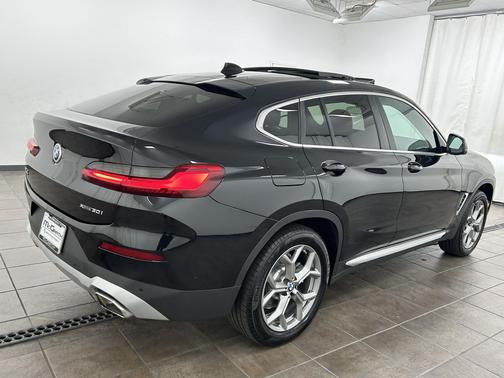 2023 BMW X4 xDrive30i