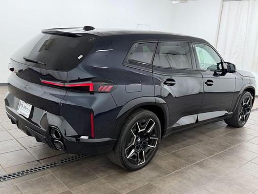 Carbon Black Metallic 2025 BMW XM Base