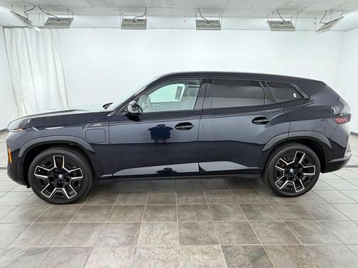 Carbon Black Metallic 2025 BMW XM Base