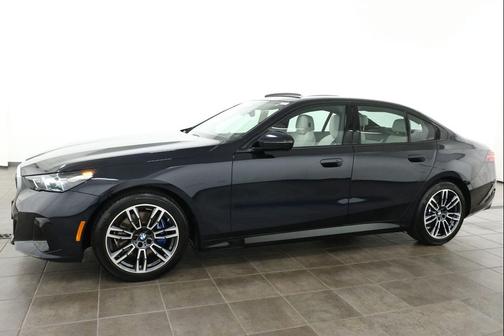 Carbon Black Metallic 2025 BMW 530 xDrive