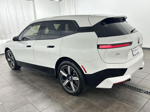2025 BMW iX xDrive50