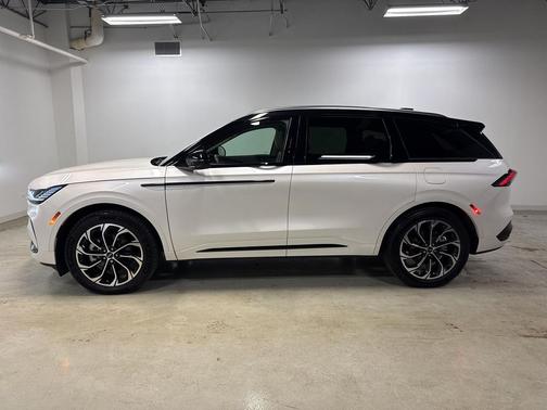 2025 Lincoln Nautilus Reserve