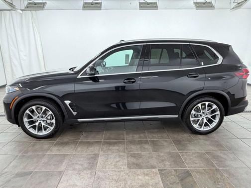 Black Sapphire Metallic 2024 BMW X5 xDrive40i