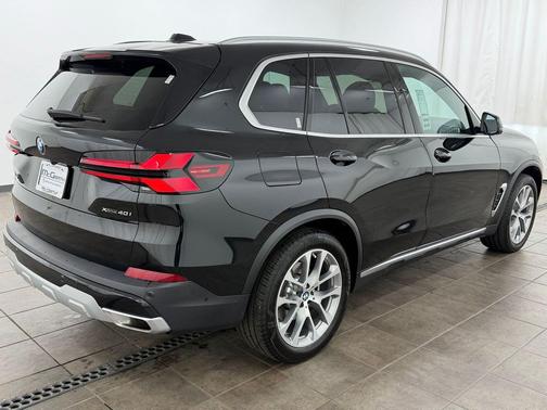 Black Sapphire Metallic 2024 BMW X5 xDrive40i