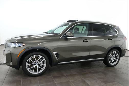 Manhattan Green Metallic 2024 BMW X5 xDrive40i