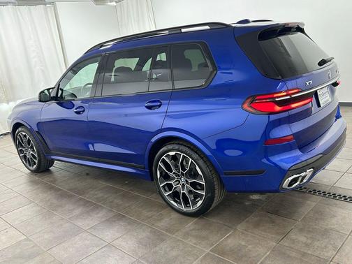 Marina Bay Blue Metallic 2025 BMW X7 M60i
