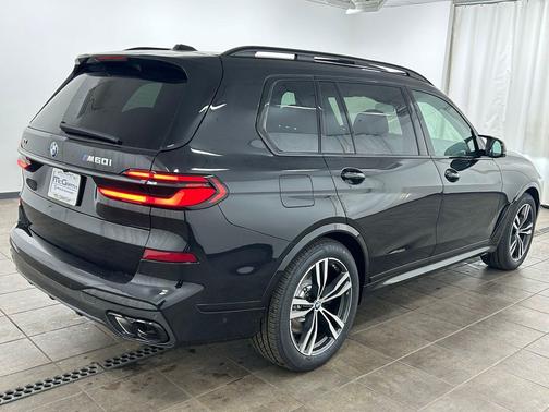Black Sapphire Metallic 2026 BMW X7 M60i