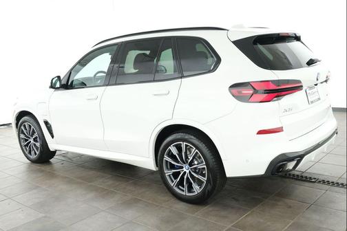 Alpine White 2024 BMW X5 PHEV xDrive50e