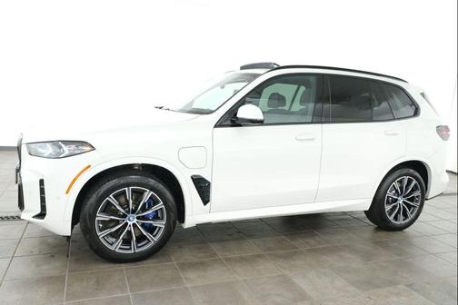 Alpine White 2024 BMW X5 PHEV xDrive50e