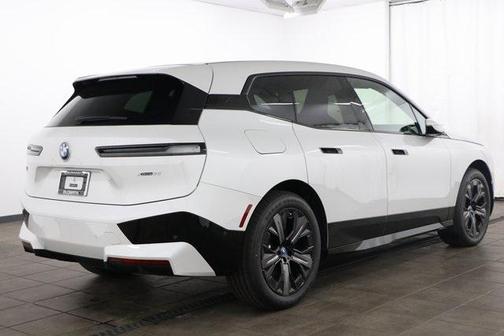 2025 BMW iX xDrive50