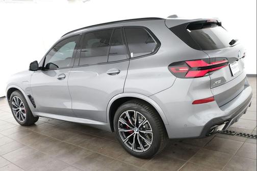 Skyscraper Grey Metallic 2026 BMW X5 PHEV xDrive50e