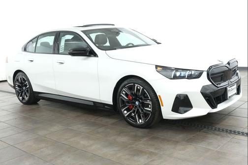 Mineral White Metallic 2025 BMW i5 M60