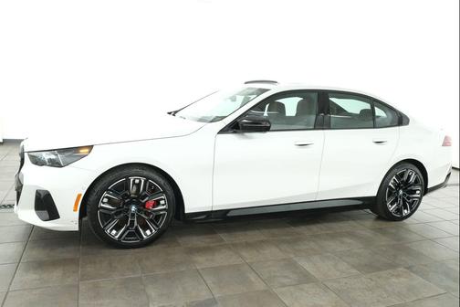 Mineral White Metallic 2025 BMW i5 M60