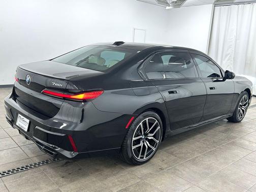 Black Sapphire Metallic 2023 BMW 760 i xDrive