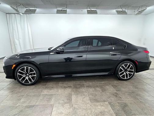 Black Sapphire Metallic 2023 BMW 760 i xDrive