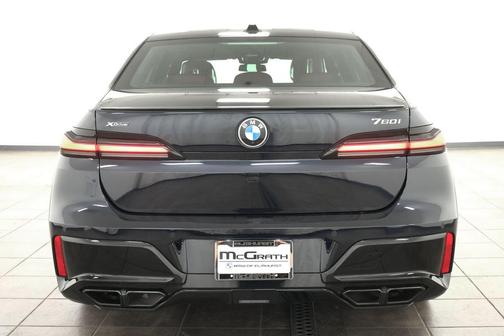 Carbon Black Metallic 2025 BMW 760 xDrive