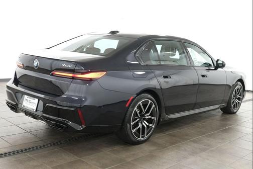Carbon Black Metallic 2025 BMW 760 xDrive