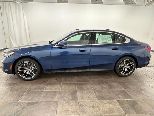 Phytonic Blue Metallic 2026 BMW 530 xDrive