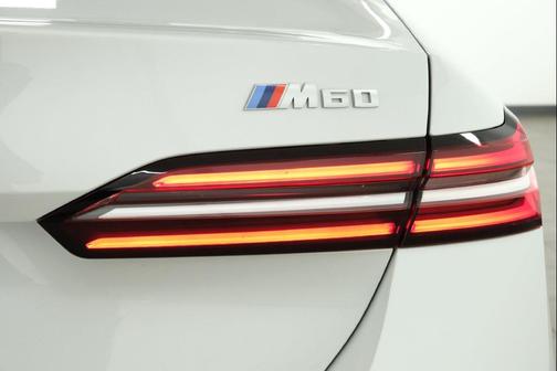 Mineral White Metallic 2024 BMW i5 M60