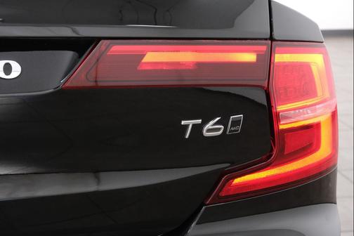 Onyx Black Metallic 2018 Volvo S90 T6 Momentum