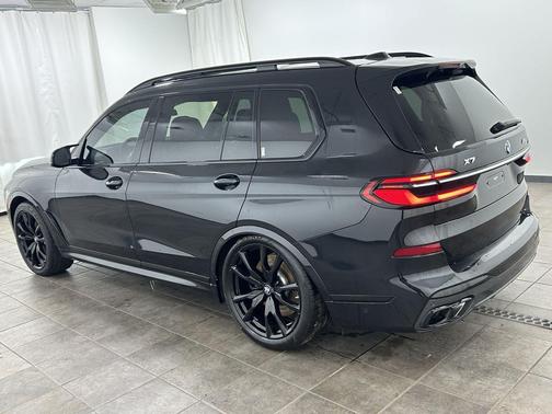 2023 BMW X7 M60i