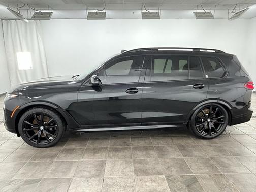 2023 BMW X7 M60i