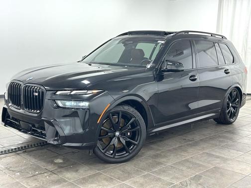 2023 BMW X7 M60i