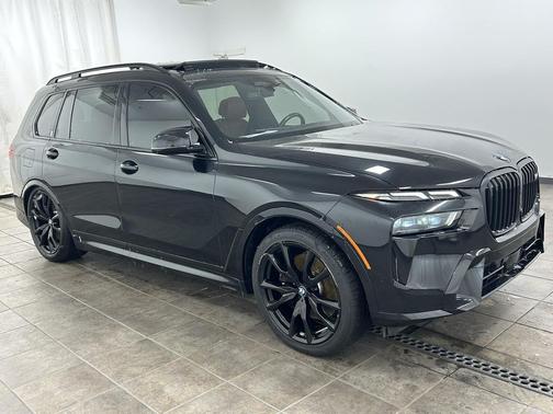 2023 BMW X7 M60i